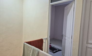 Rumah mewah dua lantai deket jalan raya