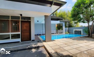 Rumah Halaman Luas Ada Kolam Renang Kawasan Elite Galunggung Semarang