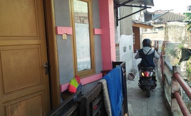 Dijual Rumah Kost 3 lantai di dekat Gg kurdi Moch Toha 197 juta