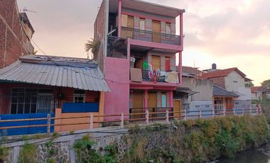 Dijual Rumah Kost 3 lantai di dekat Gg kurdi Moch Toha 197 juta