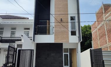 Rumah 2 lantai + Rooftop Cantik dekat halte busway adam malik