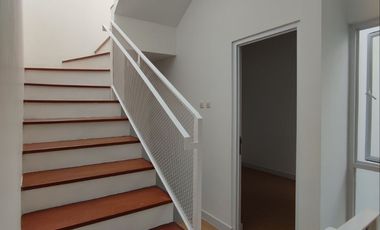 Rumah 2 lantai + Rooftop Cantik dekat halte busway adam malik