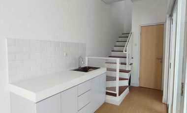 Rumah 2 lantai + Rooftop Cantik dekat halte busway adam malik