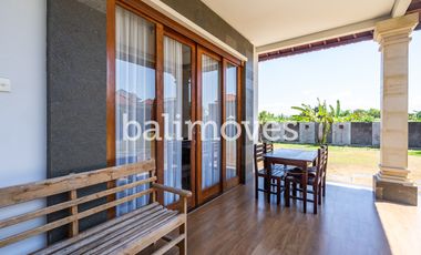 Rumah Satu Kamar Tidur Dengan Halaman Yang Luas Di Sanur