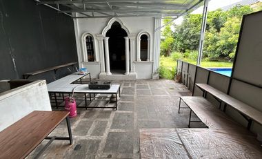 Rumah berfasilitas kolam renang di kota Cirebon