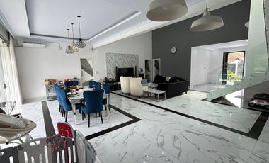 Rumah berfasilitas kolam renang di kota Cirebon