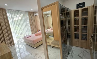 Rumah berfasilitas kolam renang di kota Cirebon