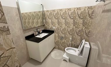 Rumah berfasilitas kolam renang di kota Cirebon