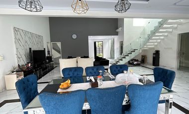 Rumah berfasilitas kolam renang di kota Cirebon