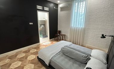 Rumah berfasilitas kolam renang di kota Cirebon