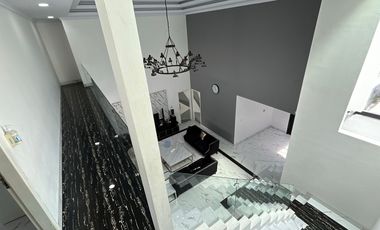 Rumah berfasilitas kolam renang di kota Cirebon