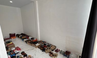 Rumah berfasilitas kolam renang di kota Cirebon