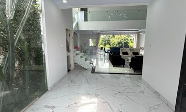 Rumah berfasilitas kolam renang di kota Cirebon