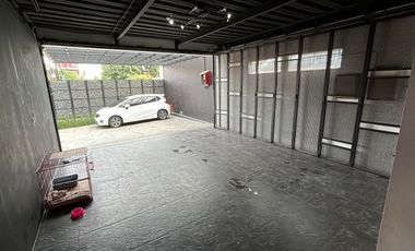 Rumah berfasilitas kolam renang di kota Cirebon