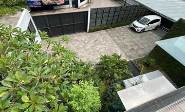 Rumah berfasilitas kolam renang di kota Cirebon