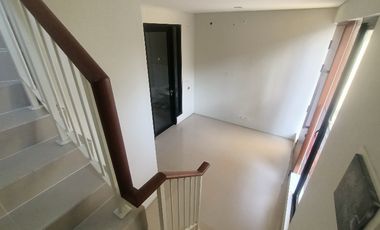 Rumah Sewa North West Lake Citraland