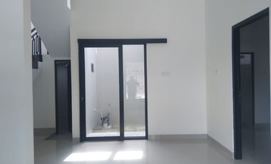 A022 - Hunian Tingkat Limasan Cantik Timur Sambilegi