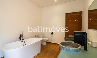 Villa Bagus 4 Kamar Tidur Diatas Tanah 400m2 Di Tepi Pantai Sanur