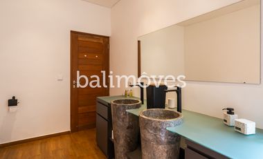 Villa Bagus 4 Kamar Tidur Diatas Tanah 400m2 Di Tepi Pantai Sanur