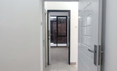 Dijual rumah modern 2 lantai di jl.kamboja matraman jakarta timur