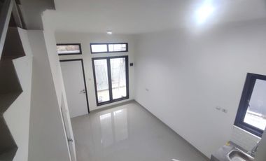 Dijual rumah modern 2 lantai di jl.kamboja matraman jakarta timur