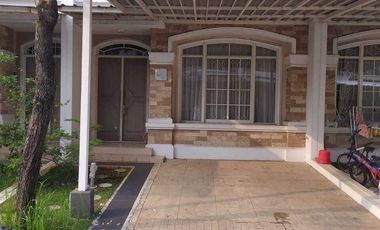 DISEWAKAN  RUMAH DI GRFEEN LAKE CITY