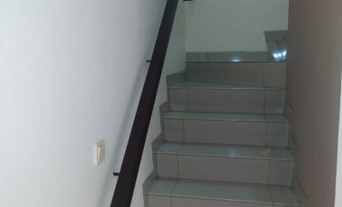 DISEWAKAN  RUMAH DI GRFEEN LAKE CITY