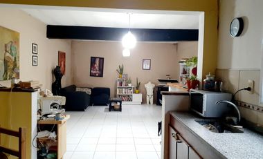 Casa sobre Guido Spano, con lote ideal