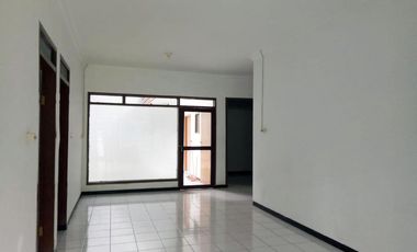 Rumah di Kutisari Indah Utara