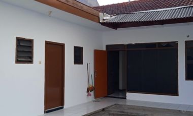 Rumah di Kutisari Indah Utara