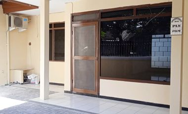 Rumah di Kutisari Indah Utara