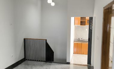 Hunian 20 meter ke Jalan Slamet Riyadi