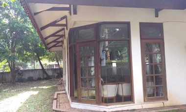 Dijual Rumah luas hoke dengan pemandangan danau di pamulang barat