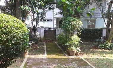 Dijual Rumah luas hoke dengan pemandangan danau di pamulang barat