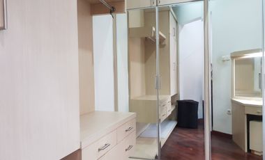 Rumah 4 Lantai siap huni di daerah Pasar minggu.