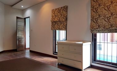 Rumah 4 Lantai siap huni di daerah Pasar minggu.