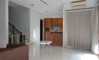 Rumah 4 Lantai siap huni di daerah Pasar minggu.