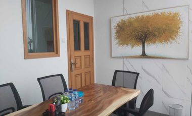 Service Office di Menara Jamsostek, area Gatot Subroto, Jakarta Selatan