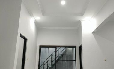 RUMAH BARU 1LT AREA WIYUNG BAGUS DEKAT PAKUWON MALL MENGANTI WBM UNESA