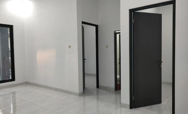 RUMAH BARU 1LT AREA WIYUNG BAGUS DEKAT PAKUWON MALL MENGANTI WBM UNESA