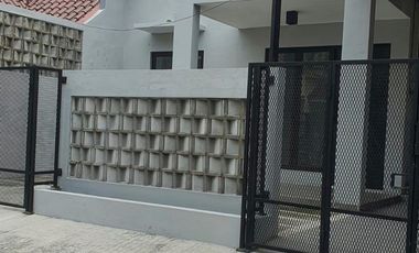 RUMAH BARU 1LT AREA WIYUNG BAGUS DEKAT PAKUWON MALL MENGANTI WBM UNESA