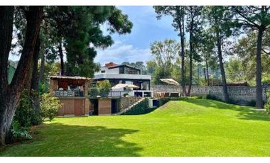 CASA EN RENTA CON VISTA AL LAGO EN AVNDARO
