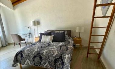 CASA EN RENTA CON VISTA AL LAGO EN AVNDARO