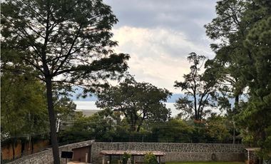 CASA EN RENTA CON VISTA AL LAGO EN AVNDARO