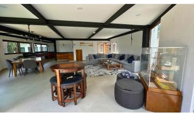 CASA EN RENTA CON VISTA AL LAGO EN AVNDARO