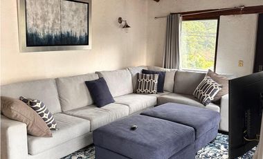 CASA EN RENTA CON VISTA AL LAGO EN AVNDARO