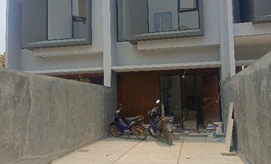 RUMAH MEWAH SIAP HUNI KALI INI RUMAHNYA POSISI HOKK DAN BEBAS BANJIR