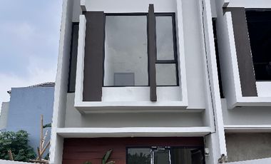 RUMAH MEWAH SIAP HUNI KALI INI RUMAHNYA POSISI HOKK DAN BEBAS BANJIR