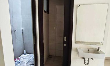 Rumah Sewa 2 Lantai Green Village, Cipondoh , Tangerang