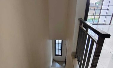 Rumah Sewa 2 Lantai Green Village, Cipondoh , Tangerang